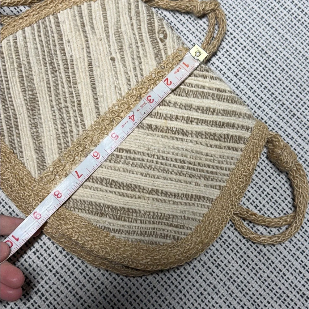 Stylish Tan and Cream Woven natural Shoulder Bag - Picture 6 of 8